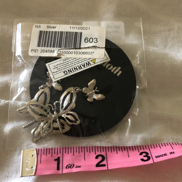 ModCloth NWT Butterfly Earrings - Picture 2 of 3